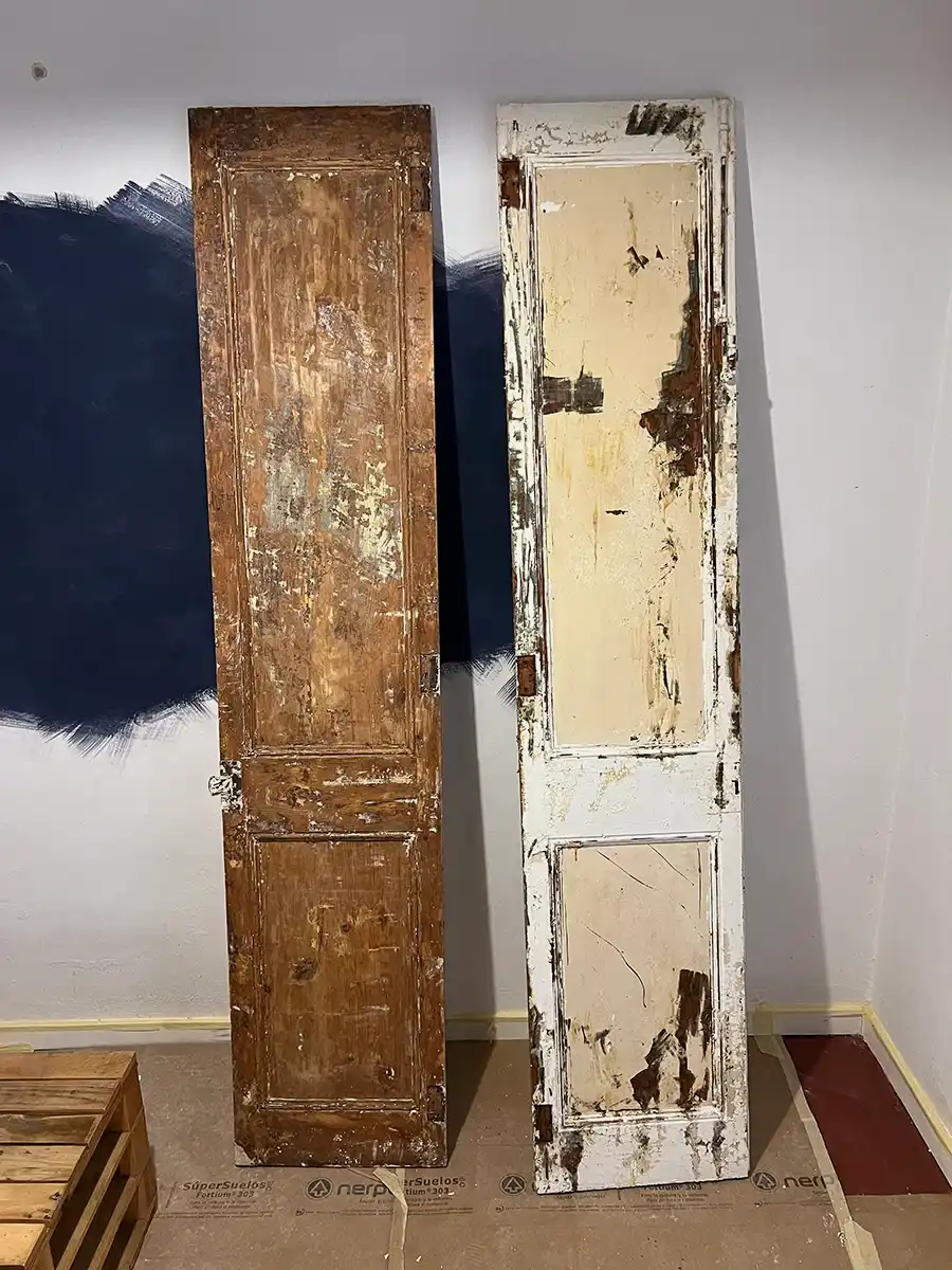 6-before-after-timber-door-restoration-indoi-store-barcelona