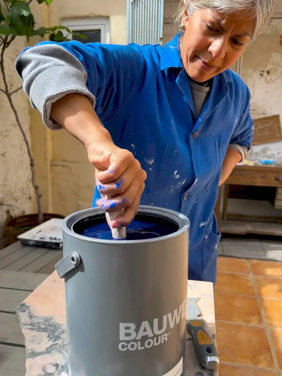 6a-mixing-bauwerk-limewash-paint-sustainable-renovation-indoi-store-barcelona