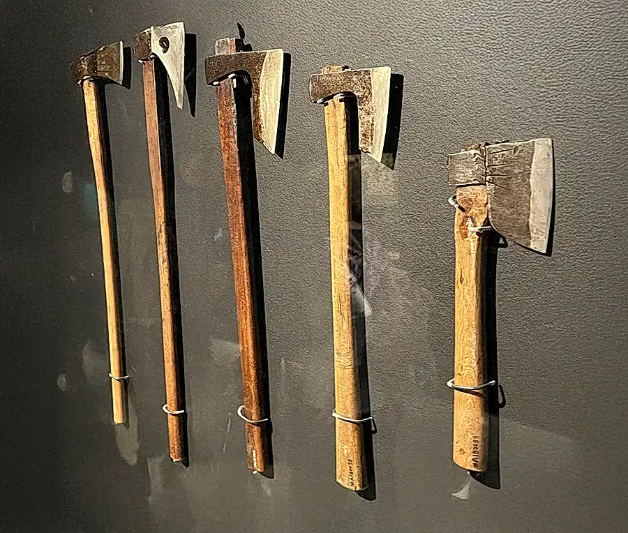 japanese-carpentry-axes-ono-masakari-traditional-woodworking-tools-R-1