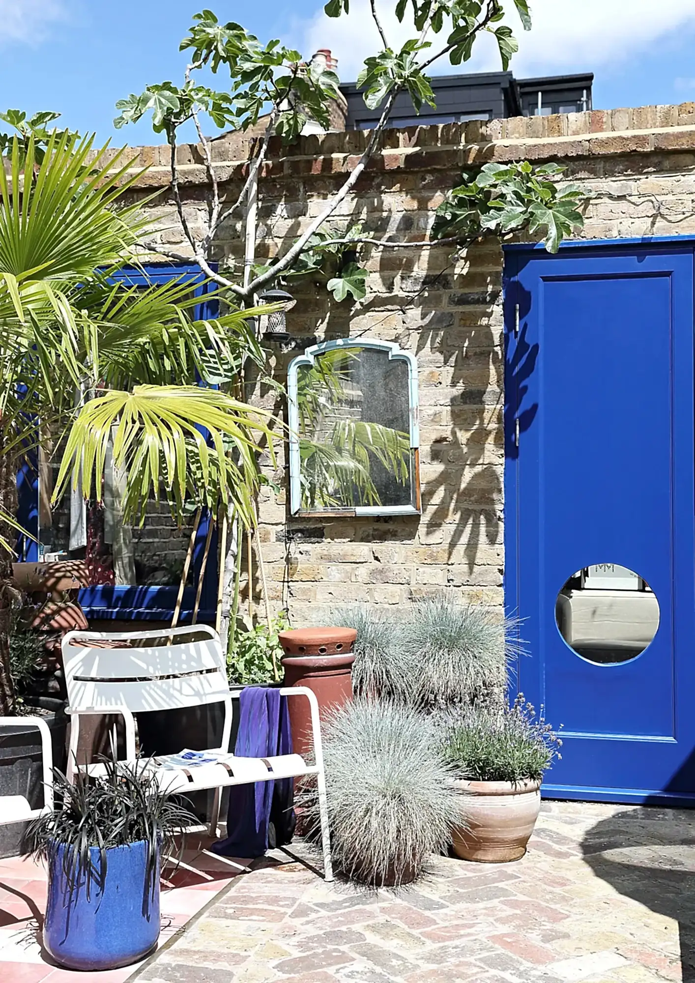 RISE-Design-Studio-Architects-Birch-&-Clay-Refugio-Sustainable-Architecture-3AF-14-Blue-Door