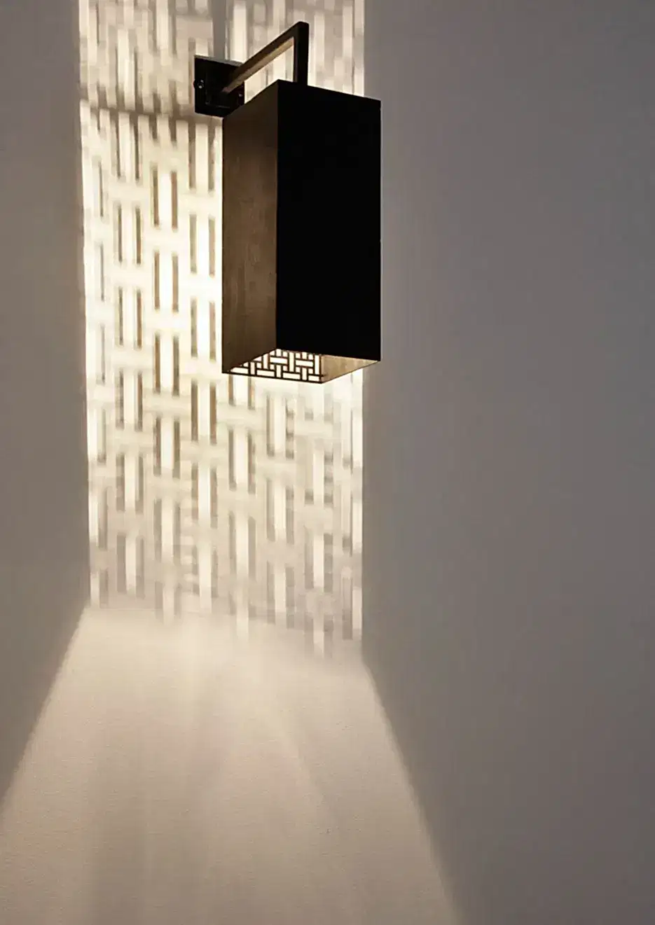 RISE-Design-Studio-Architects-El-Kiazim-Wall-Light-3AF-01