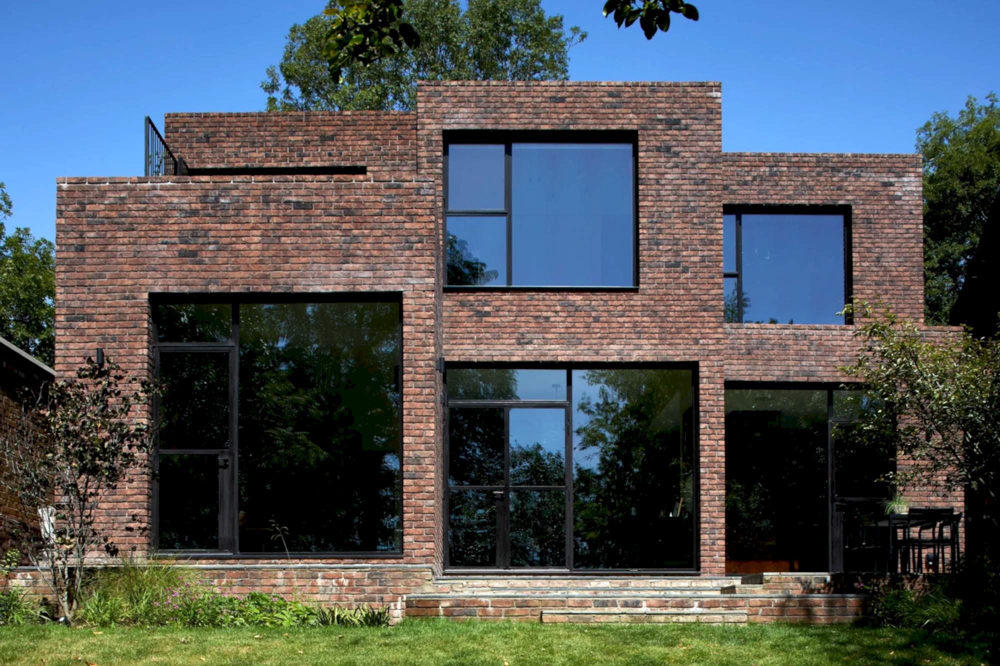 RISE-Design-Studio-Architects-Mill-Hill-House-New-Build-Sustainable-Home-3AF-05-Garden