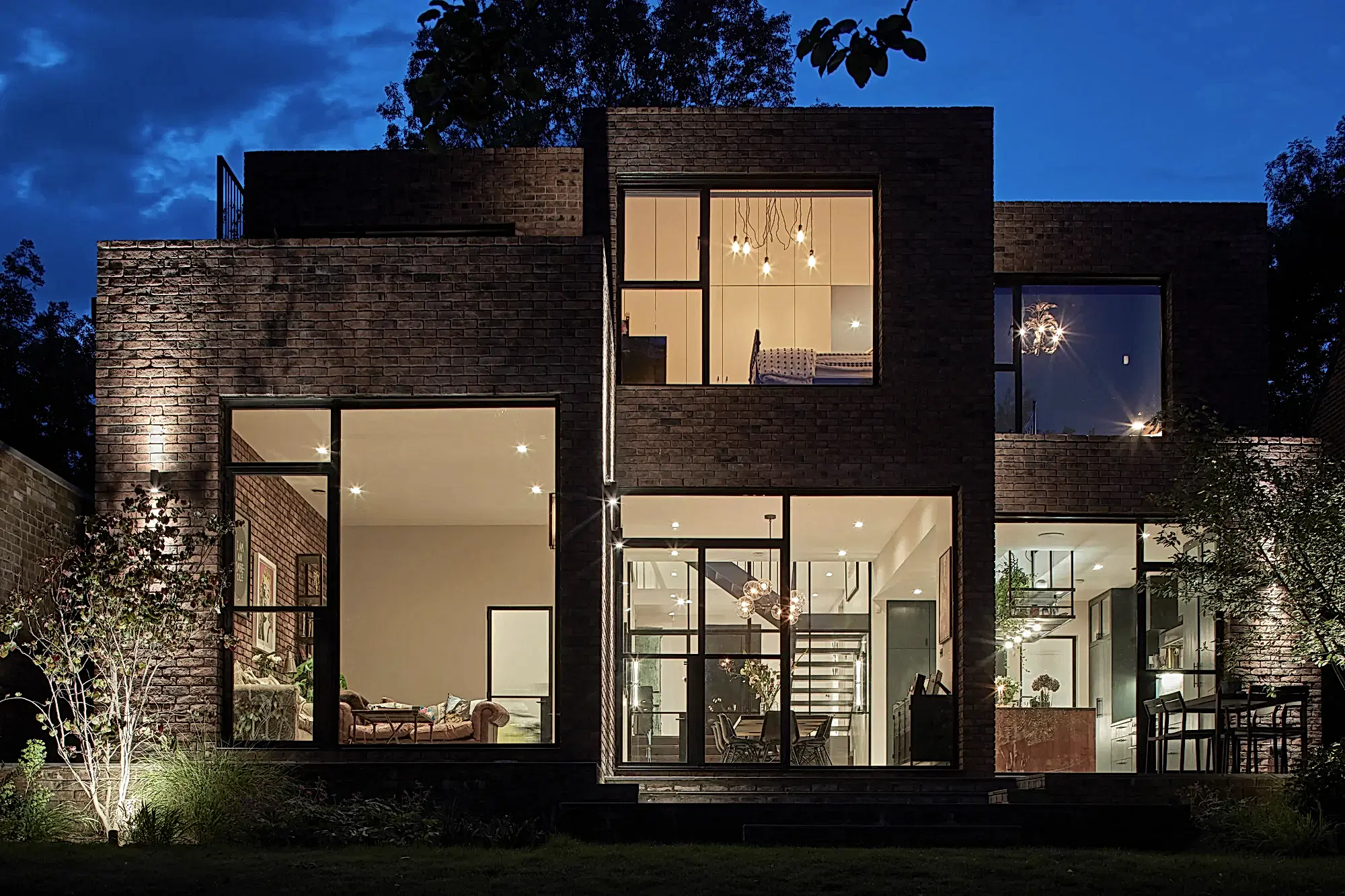 RISE-Design-Studio-Architects-Mill-Hill-House-New-Build-Sustainable-Home-3AF-06-Dusk-View