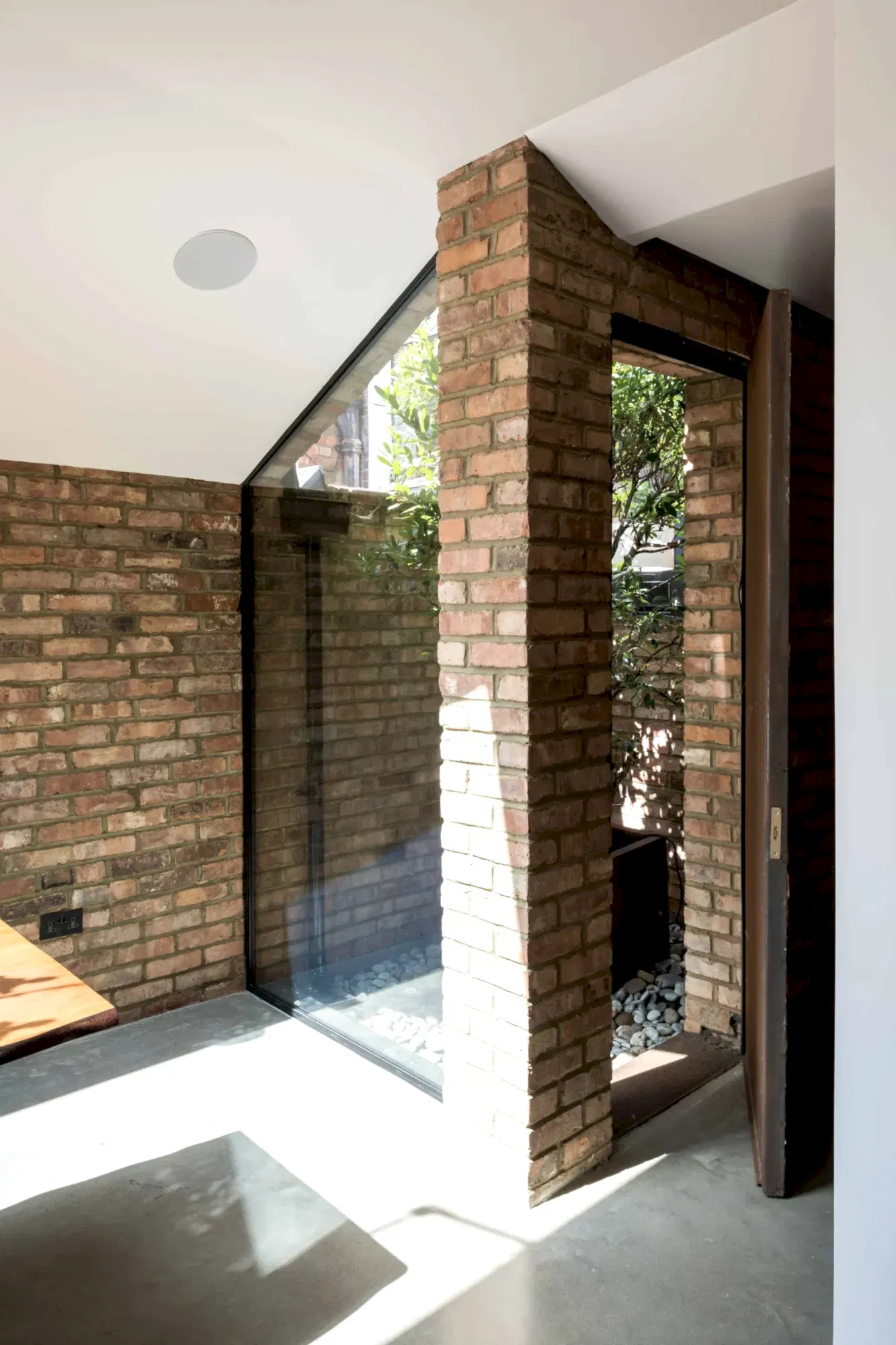 RISE-Design-Studio-Architects-Queens-Park-House-Sustainable-Home-3AF-04