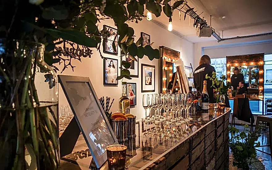 RISE-Design-Studio-Architects-Restaurant-Carousel-One-Interiors-Fit-Out-3AF-01-Bar-01