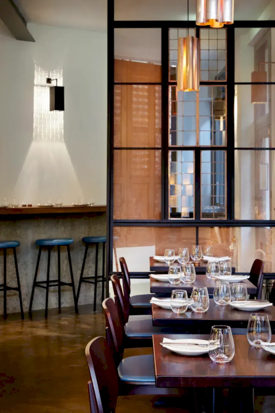 RISE-Design-Studio-Architects-Restaurant-Oklava-3AF-05-Sitting-Area-01