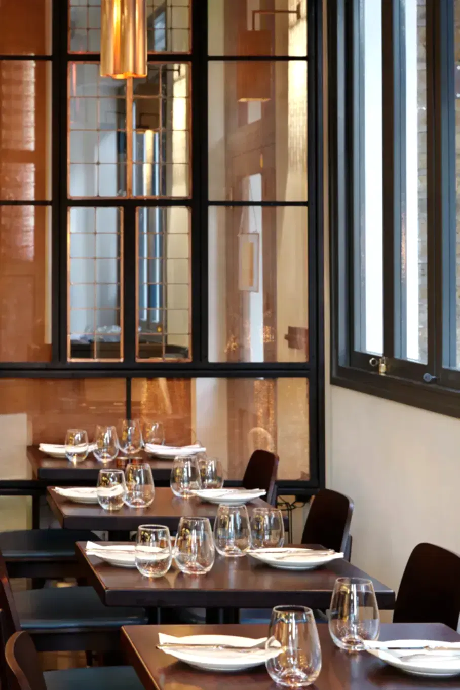 RISE-Design-Studio-Architects-Restaurant-Oklava-3AF-09-Sitting-Area-Glazed-Partition-01