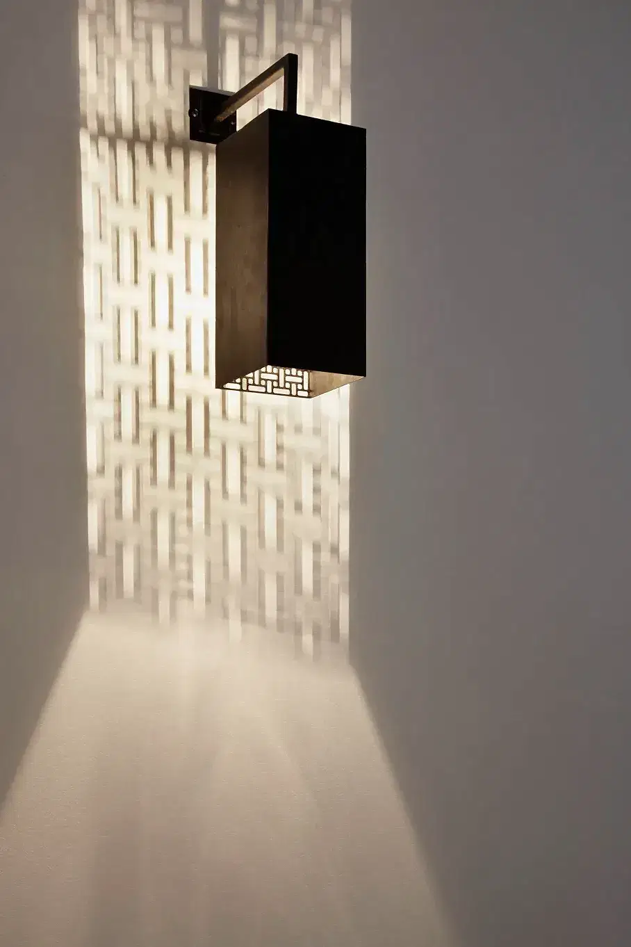 RISE-Design-Studio-Architects-Restaurant-Oklava-3AF-10-Wall-Mounted-Lantern-Lighting-Design-01