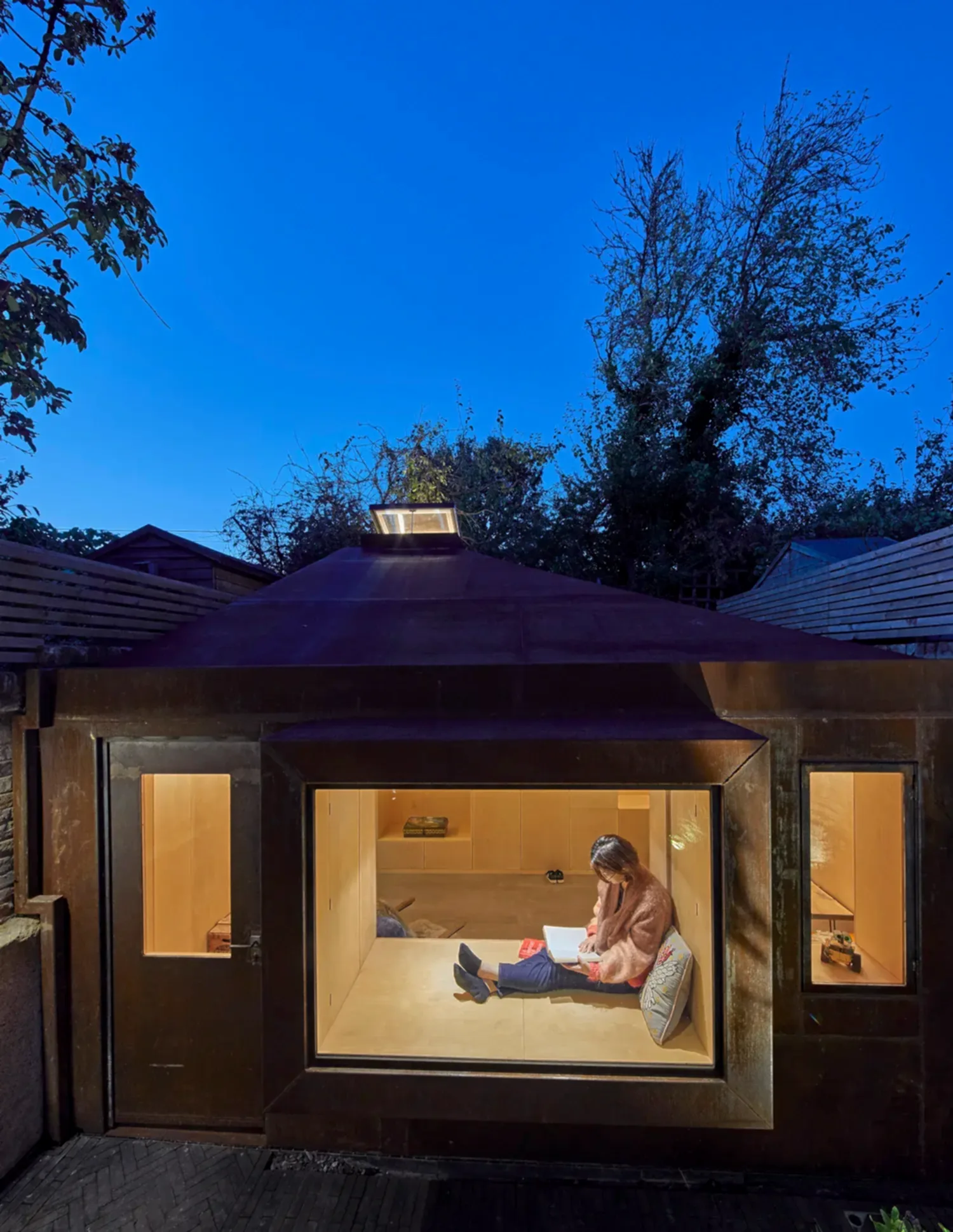 RISE-Design-Studio-Architects-The-Bunker-Garden-Studio-Sustainable-Outbuilding-3AF-01