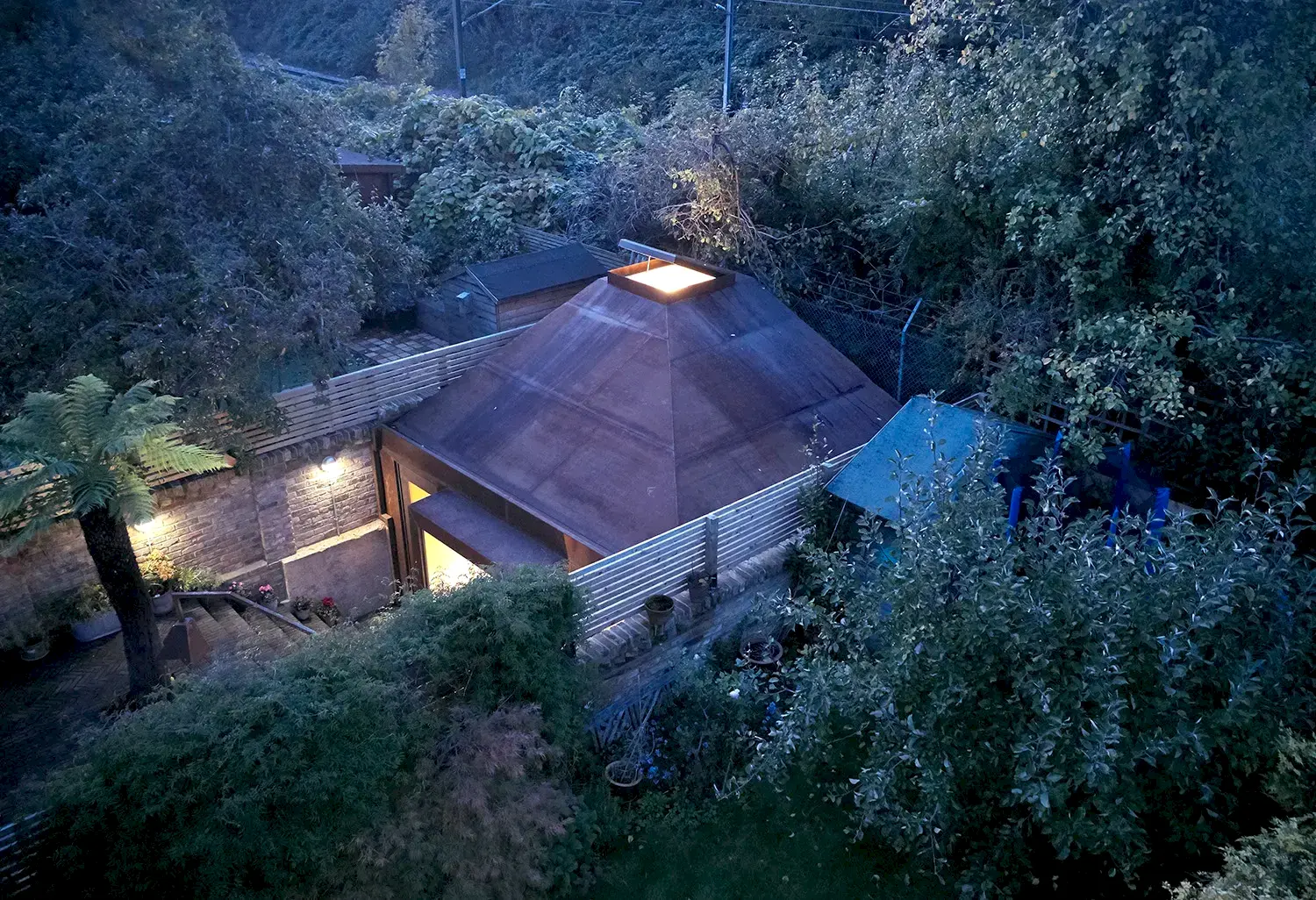 RISE-Design-Studio-Architects-The-Bunker-Garden-Studio-Sustainable-Outbuilding-3AF-16