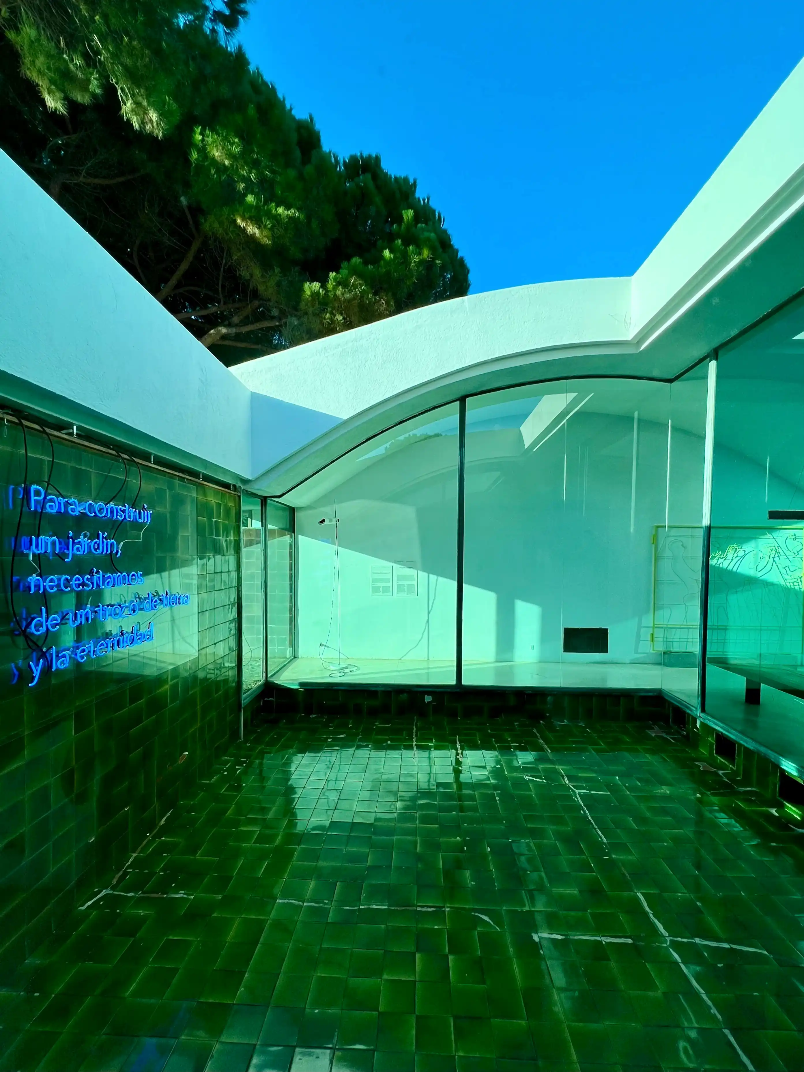 RISE-Design-Studio-Trip-Casa-Gomis-Ricarda-Courtyard-Lightwell-1