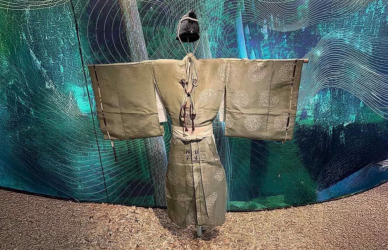 traditional-japanese-carpentry-ceremonial-robe-exhibition-japan-house